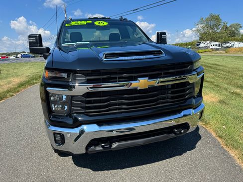 Used 2025 Chevrolet Silverado 3500 LT w/ Convenience Package image 9