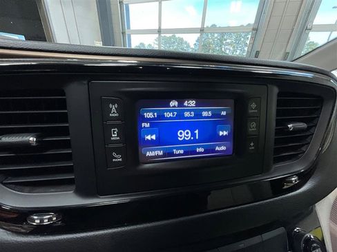 Used 2017 Chrysler Pacifica LX FWD image 17