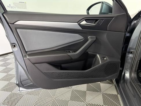Used 2025 Volkswagen Jetta SE FWD image 20