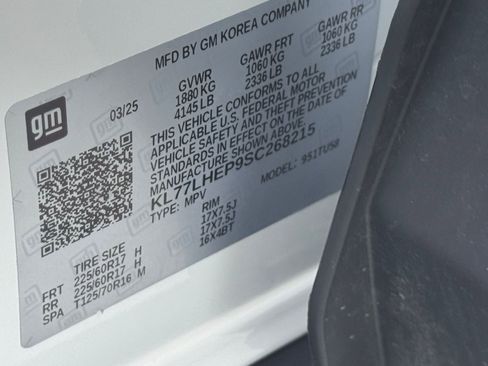 Used 2025 Chevrolet Trax LT w/ LT Convenience Package image 29