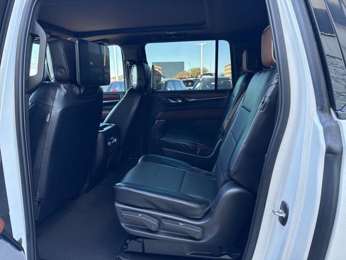 Used 2023 GMC Yukon XL Denali Ultimate image 5
