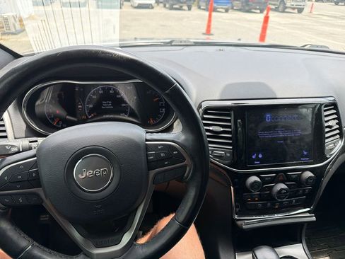Used 2020 Jeep Grand Cherokee Altitude AWD/4WD image 14