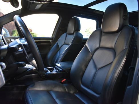 Used 2018 Porsche Cayenne Platinum Edition image 26