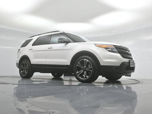 Used 2015 Ford Explorer Sport w/ Equipment Group 401A AWD/4WD image 3