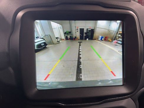 Used 2022 Jeep Renegade Latitude w/ Convenience Group image 17