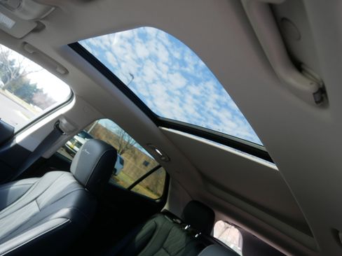 Used 2023 Buick Envision Avenir image 19