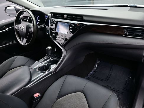 Used 2019 Toyota Camry LE w/ Convenience Package FWD image 15