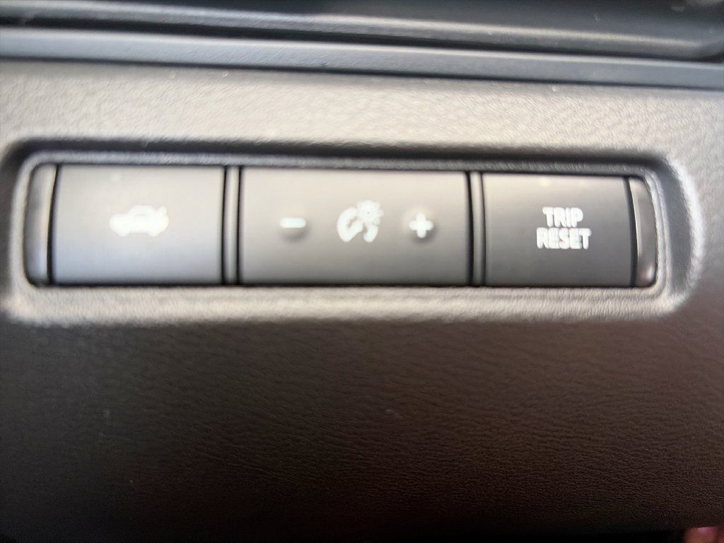 Used 2025 Nissan Altima 2.5 SV FWD image 18