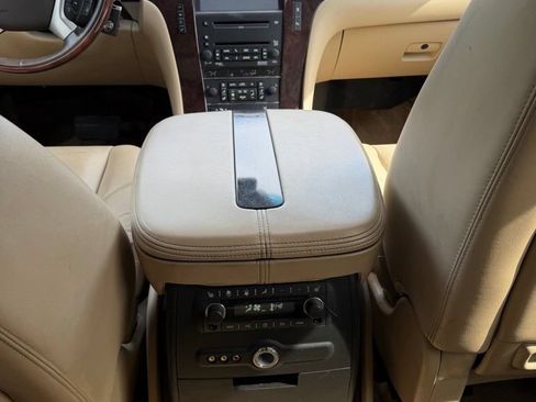 Used 2010 Cadillac Escalade Premium AWD/4WD image 16