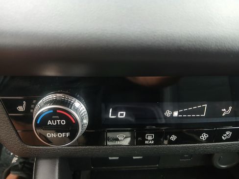 Used 2025 Mitsubishi Outlander SE AWD/4WD image 27