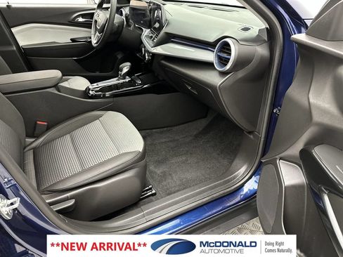 Used 2024 Chevrolet Trax LT w/ Driver Confidence Package FWD image 23