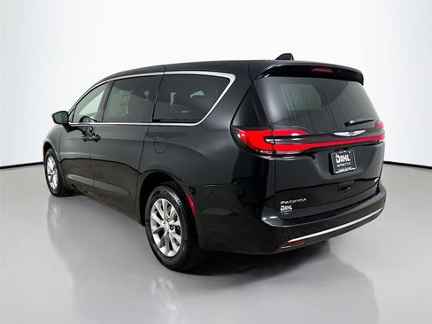 New 2026 Chrysler Pacifica Select image 5