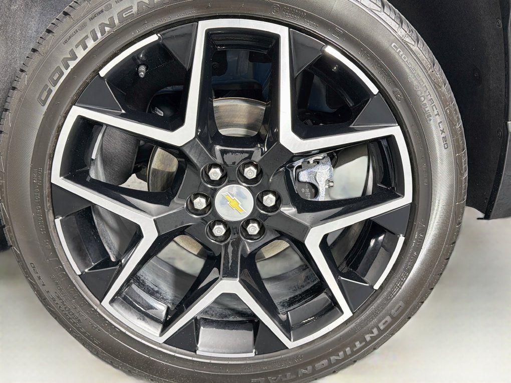 Used 2025 Chevrolet Traverse High Country FWD image 34