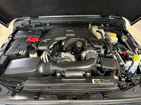 Used 2019 Jeep Wrangler Unlimited Sahara AWD/4WD image 29