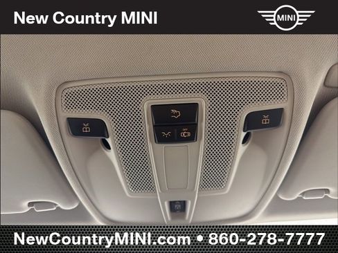 Used 2018 INFINITI QX30 Premium w/ Navigation Package image 27