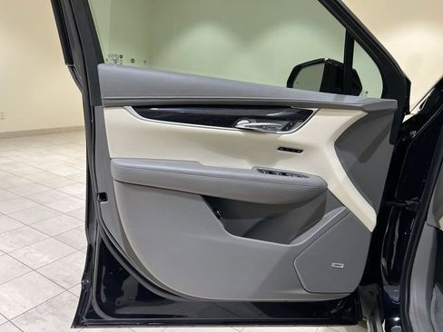 Used 2022 Cadillac XT6 Premium Luxury w/ Technology Package FWD image 21
