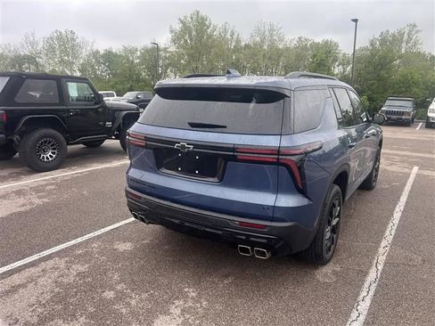 Used 2024 Chevrolet Traverse LT w/ Midnight/Sport Edition AWD/4WD image 4