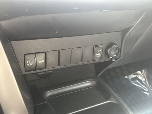 Used 2016 Toyota RAV4 XLE AWD/4WD image 27