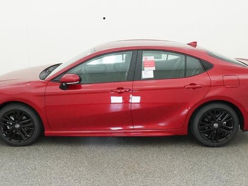 New 2026 Toyota Camry SE FWD image 3
