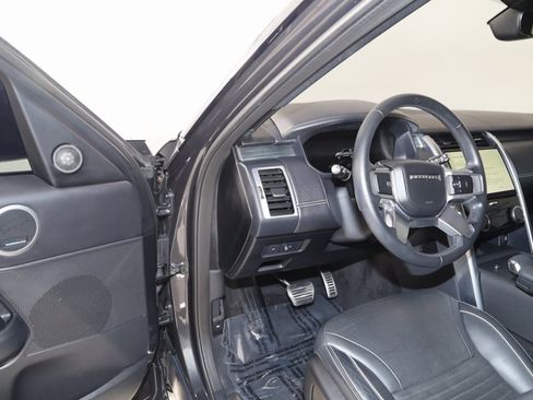 Used 2023 Land Rover Discovery Metropolitan Edition image 51