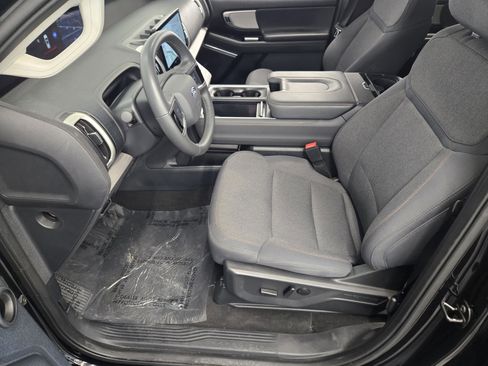 Certified 2025 Ford Expedition Active image 12