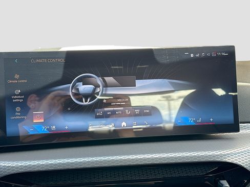 New 2026 BMW 330i Sedan w/ M Sport Package RWD image 35