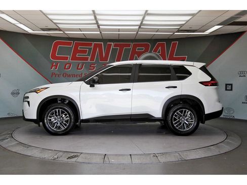 Certified 2025 Nissan Rogue S image 3