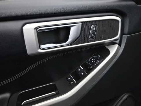 Certified 2022 Ford Explorer XLT w/ Equipment Group 202A image 11