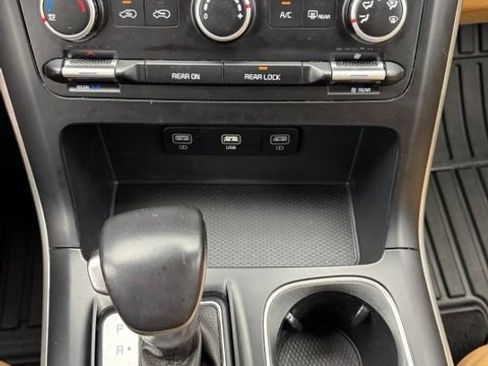 Used 2023 Kia Carnival LX FWD image 48