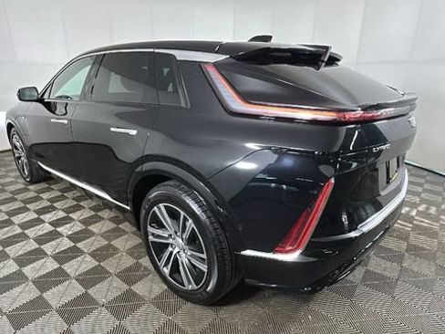 Used 2024 Cadillac Lyriq Luxury AWD/4WD image 5