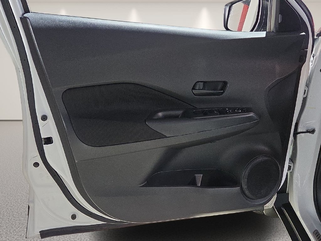 Used 2023 Nissan Kicks S w/ Interior Electronics Package FWD image 15