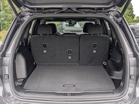 New 2025 Jeep Grand Cherokee Laredo X w/ Luxury Tech Group I image 9