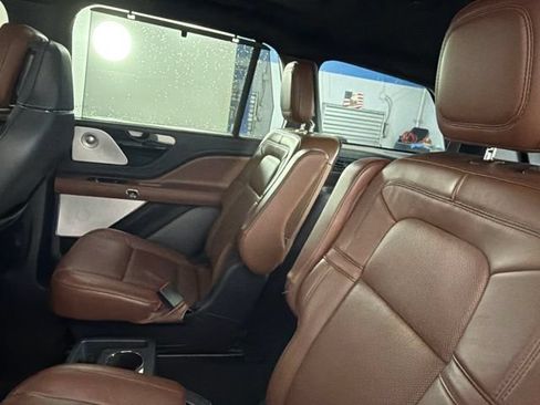 Used 2025 Lincoln Aviator Reserve w/ Luxury Package RWD image 13