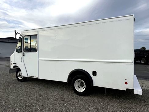Used 2017 Ford E-350 and Econoline 350 Super Duty w/ A/C Prep Package image 9