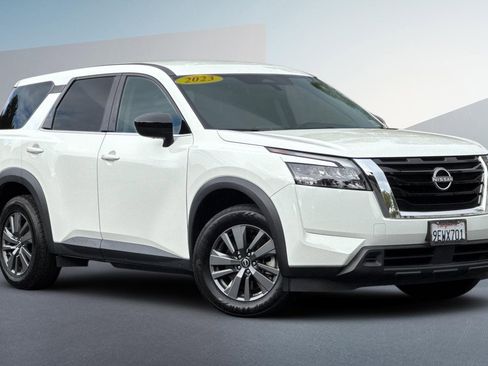 Certified 2023 Nissan Pathfinder S image 2