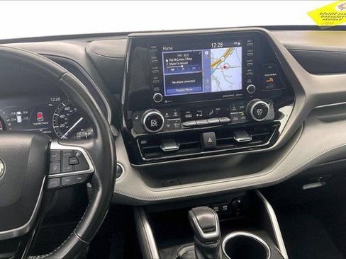 Used 2021 Toyota Highlander XLE AWD/4WD image 5