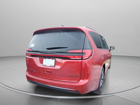 New 2026 Chrysler Pacifica Limited w/ Uconnect Theater Family Group image 4
