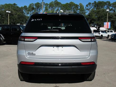 New 2025 Jeep Grand Cherokee Limited image 5