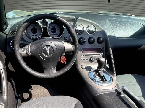 Used 2009 Pontiac Solstice Convertible w/ Preferred Package RWD image 8