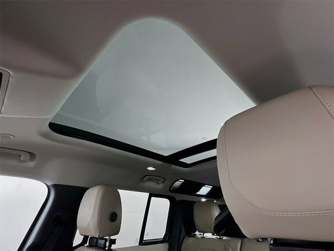 Used 2024 Land Rover Defender 110 S image 23