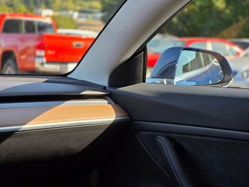 Used 2020 Tesla Model 3 Standard Range Plus image 19