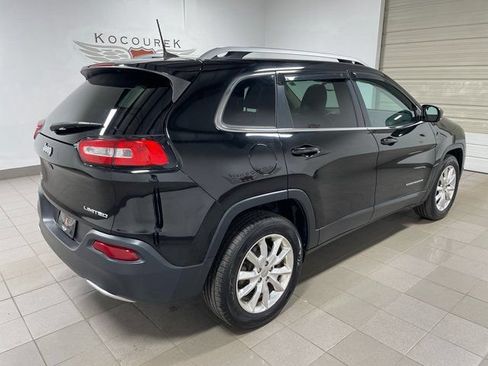 Used 2017 Jeep Cherokee Limited w/ Luxury Group AWD/4WD image 6
