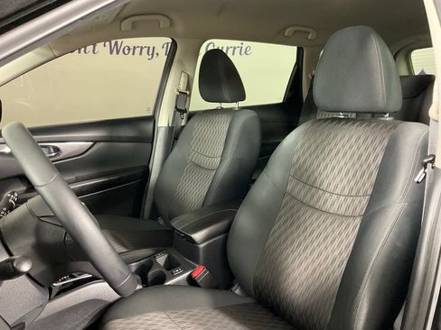 Used 2019 Nissan Rogue SV w/ Premium Package FWD image 14