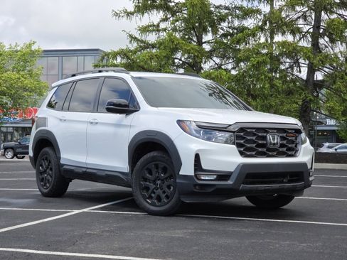 Certified 2023 Honda Passport TrailSport image 2