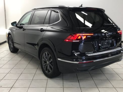 Used 2023 Volkswagen Tiguan SE w/ Panoramic Sunroof Package FWD image 6