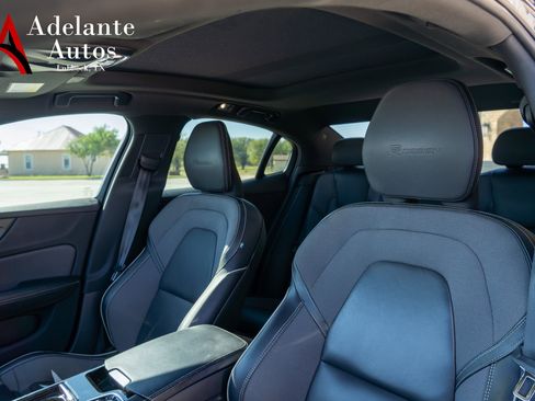 Used 2019 Volvo S60 T8 R-Design image 5