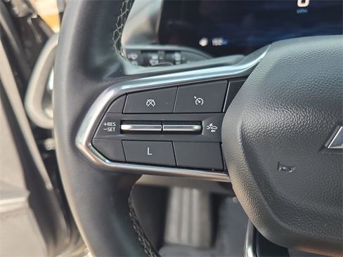 Used 2024 Chevrolet Traverse LT image 23