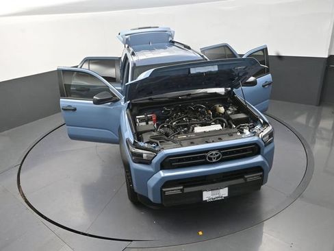 Used 2025 Toyota 4Runner SR5 AWD/4WD image 30
