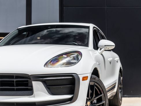 Certified 2023 Porsche Macan AWD/4WD image 15