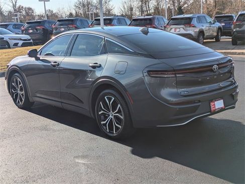 Used 2023 Toyota Crown Limited image 6